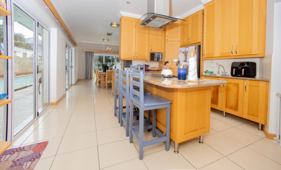 5 Bedroom Property for Sale in Nahoon Beach Eastern Cape